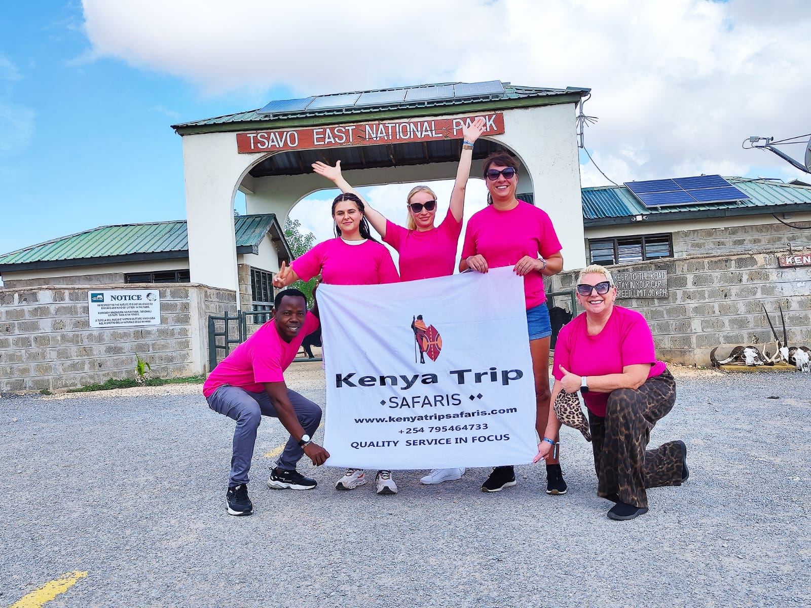 upplev det bästa safariäventyret i kenya tsavo east, Tsavo West, Amboseli, Masai Mara, Lake Nakuru och Taita-Hills.